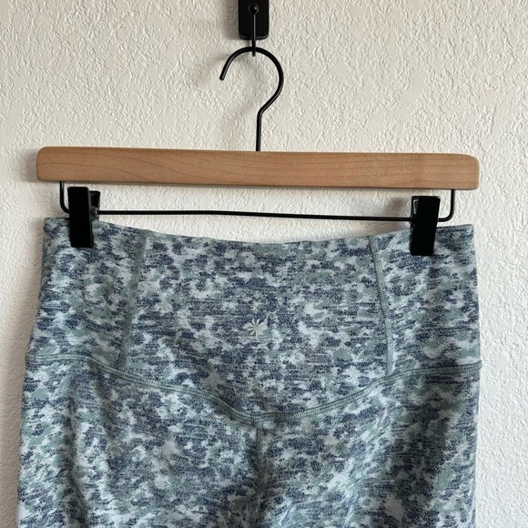 Athleta Elation Textured High-Rise 7/8 Tight Leggings Meadow Snowfall Blue M - Picture 9 of 13